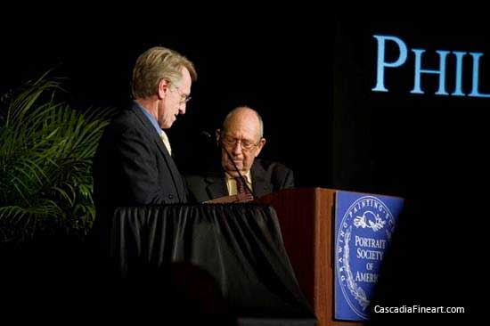 Photo of Vice Chairman Edward Jonas presenting the Gold Medal to Philip Pearlstein